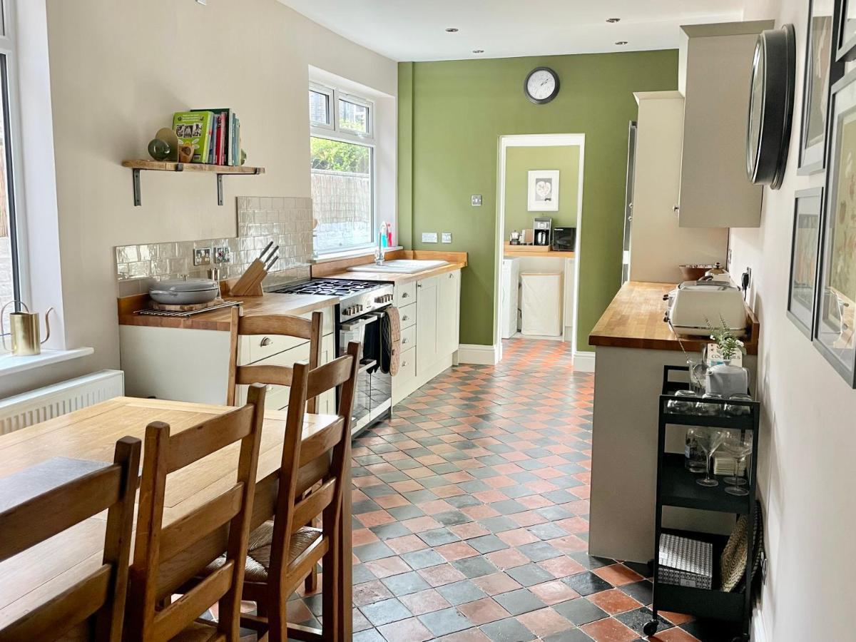Woodvale Villa York Bagian luar foto