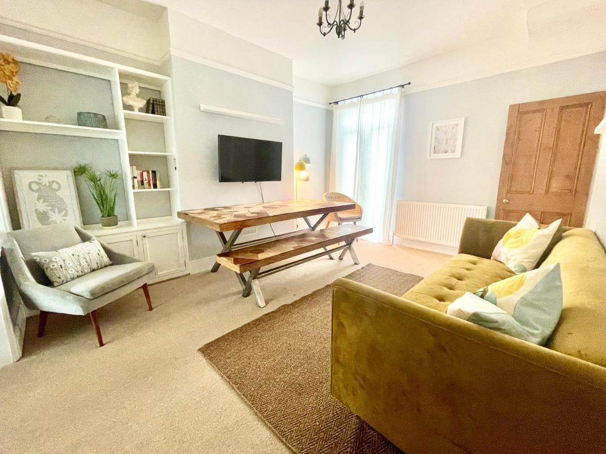 Woodvale Villa York Bagian luar foto