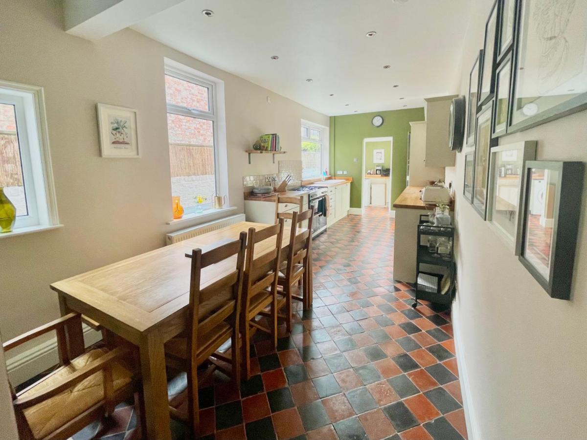 Woodvale Villa York Bagian luar foto