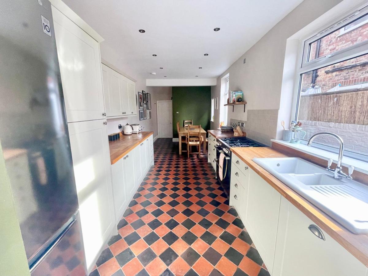 Woodvale Villa York Bagian luar foto