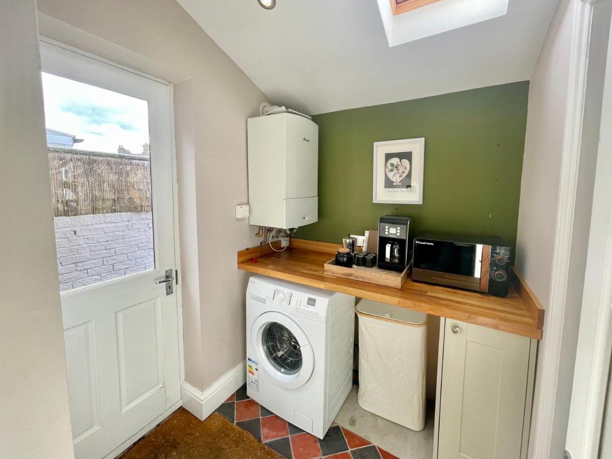 Woodvale Villa York Bagian luar foto