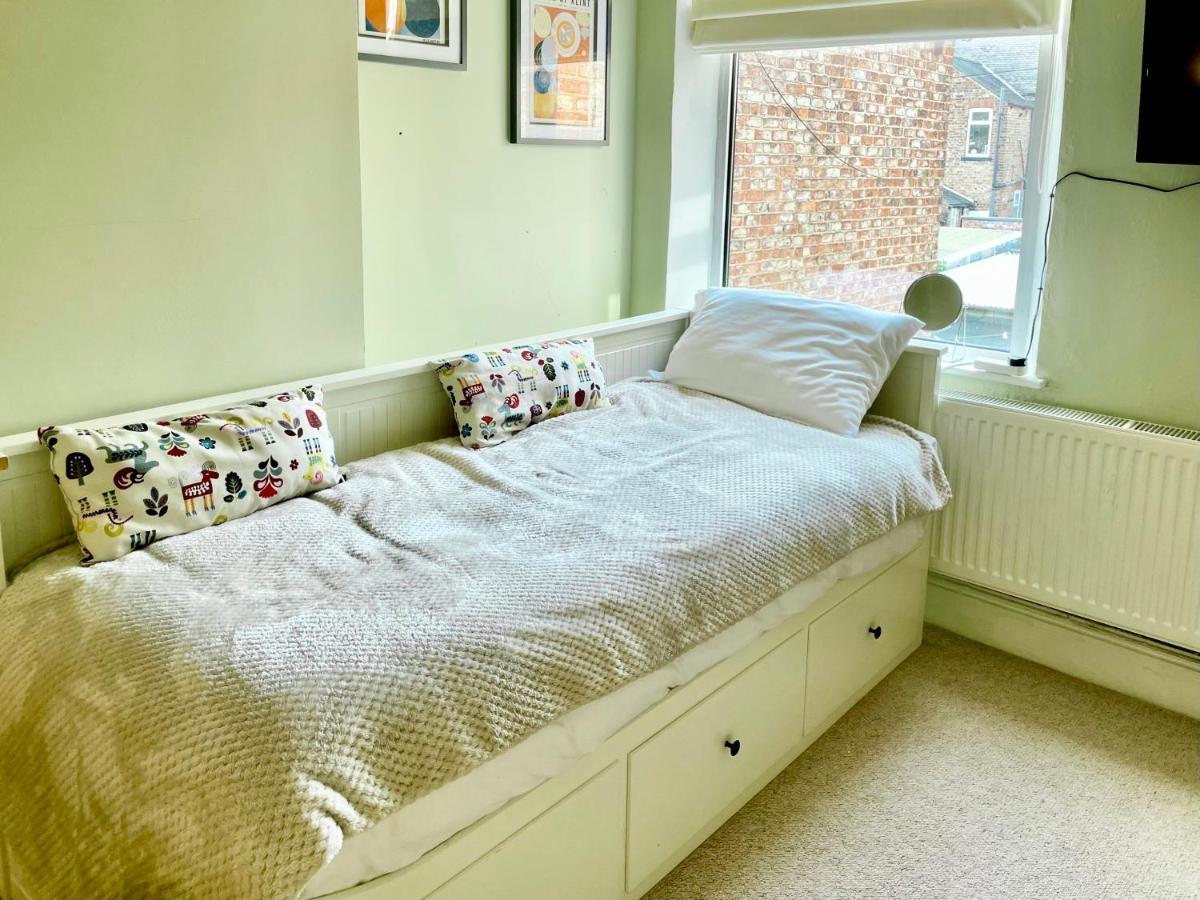 Woodvale Villa York Bagian luar foto