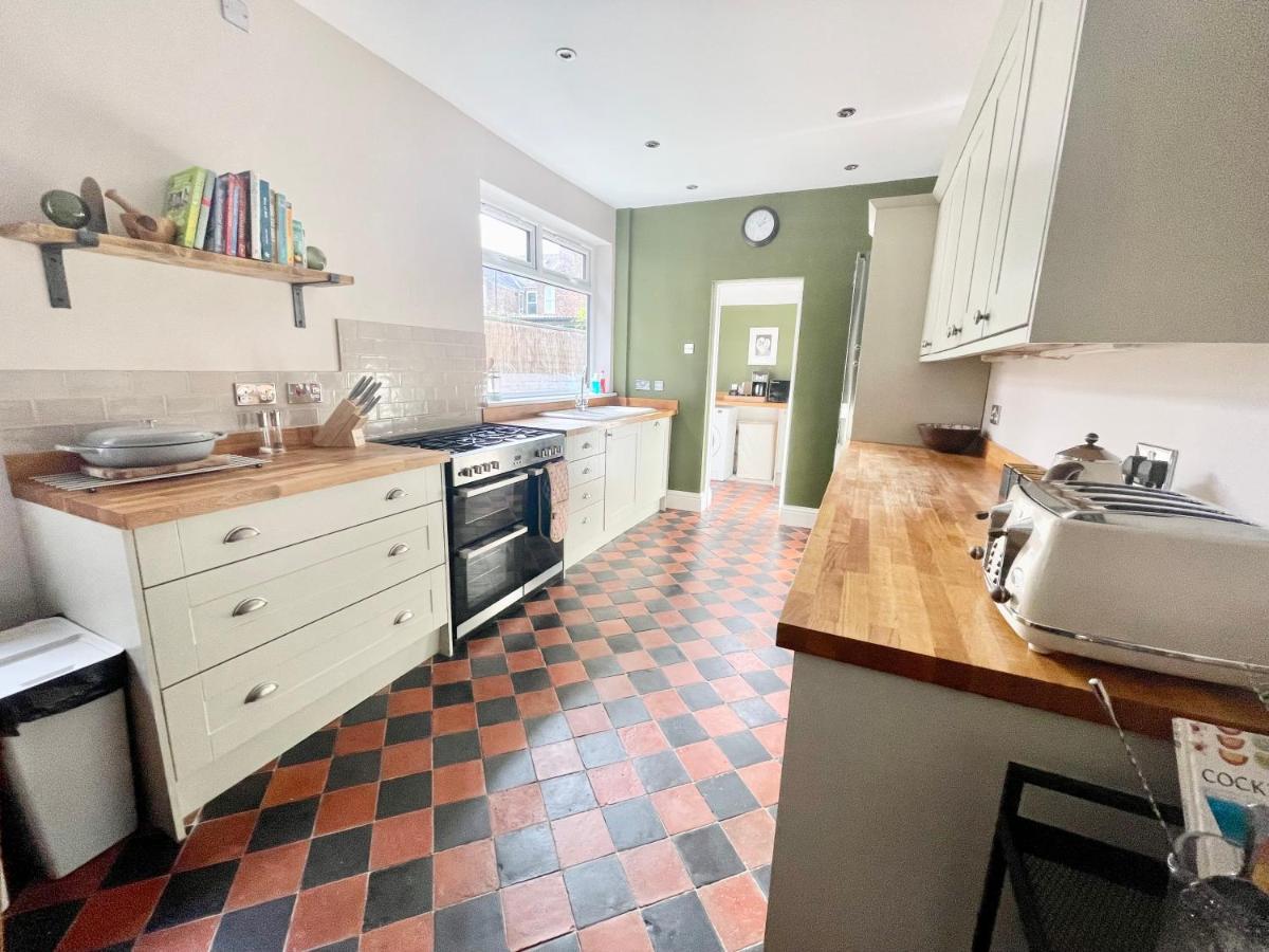 Woodvale Villa York Bagian luar foto